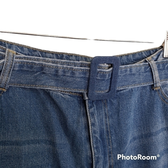 PrettyLittleThing blue distressed high rise belted jeans size large NWT - Picture 5 of 8